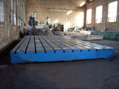 鉗工劃線平板采用地腳螺栓安裝方案